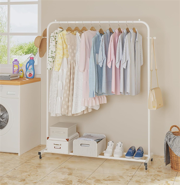 Shoe rack with cover